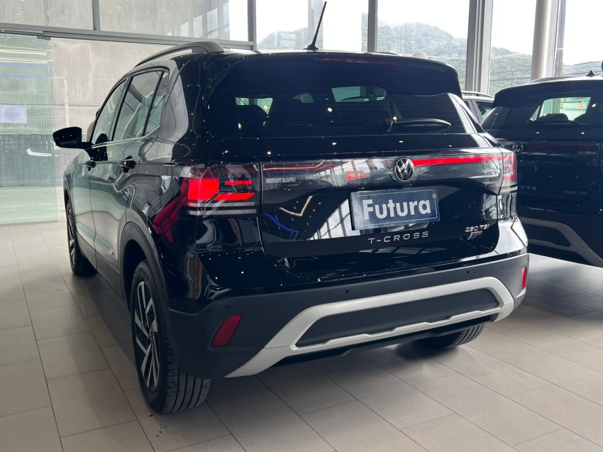 volkswagen t-cross 1.4 250 tsi total flex highline automatico gasolina 4p 2025