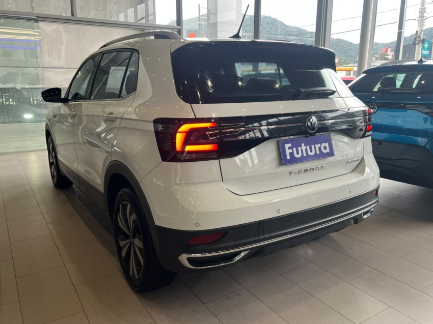 volkswagen t-cross 1.4 250 tsi total flex highline automatico gasolina 4p 202211