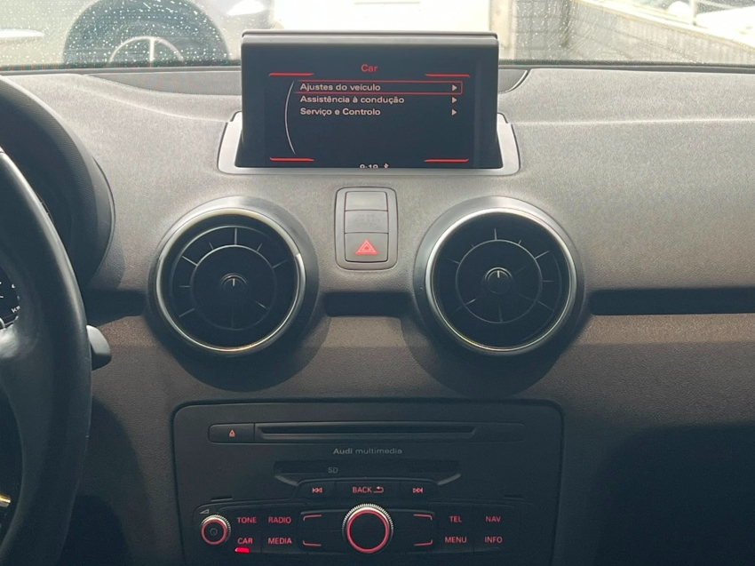 audi a1 1.4 tfsi sportback attraction 16v 122cv gasolina 4p s-tronic automatico 20136