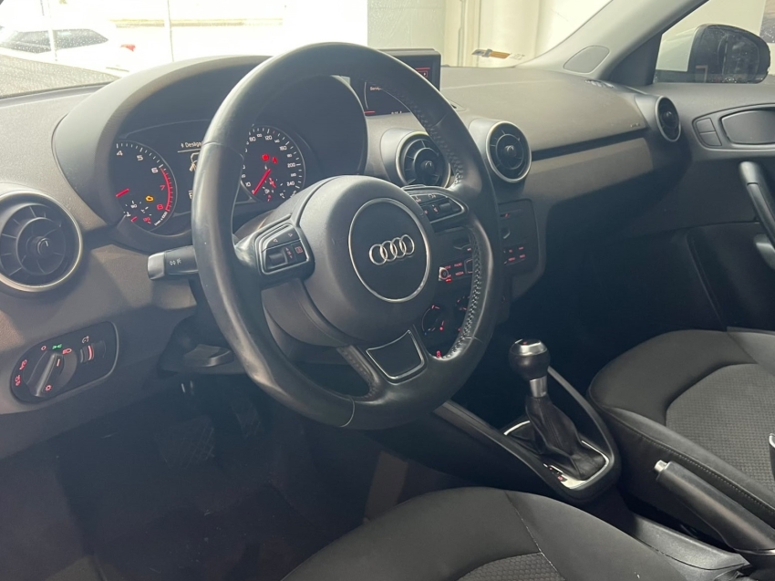 audi a1 1.4 tfsi sportback attraction 16v 122cv gasolina 4p s-tronic automatico 20133
