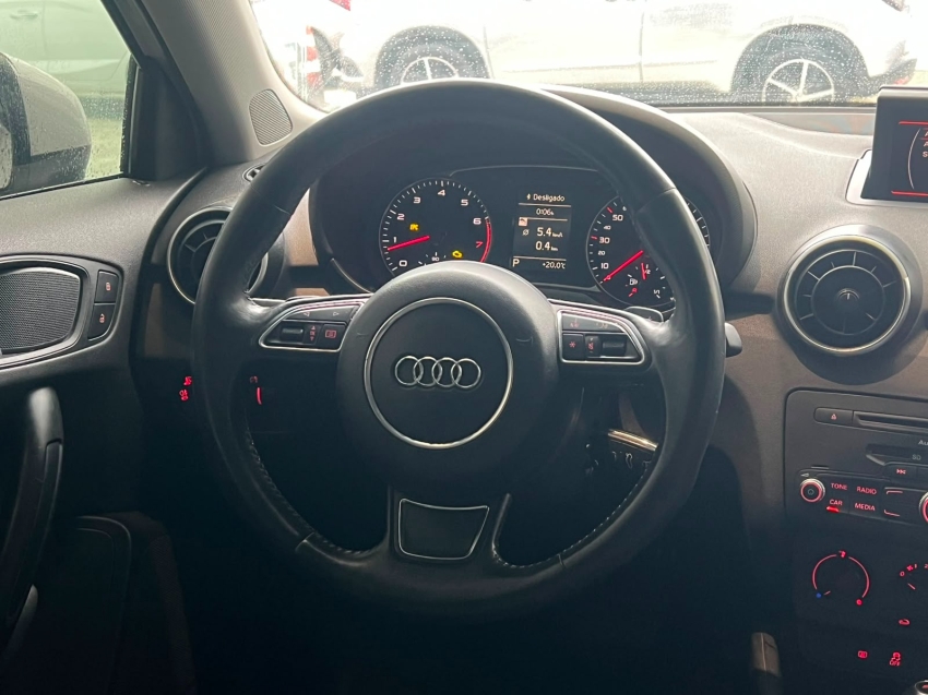audi a1 1.4 tfsi sportback attraction 16v 122cv gasolina 4p s-tronic automatico 20135