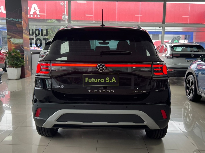 volkswagen t-cross 1.4 250 tsi total flex highline automatico gasolina 4p 2025