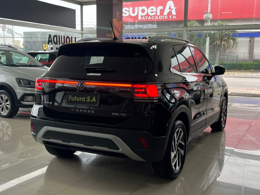 volkswagen t-cross 1.4 250 tsi total flex highline automatico gasolina 4p 2025