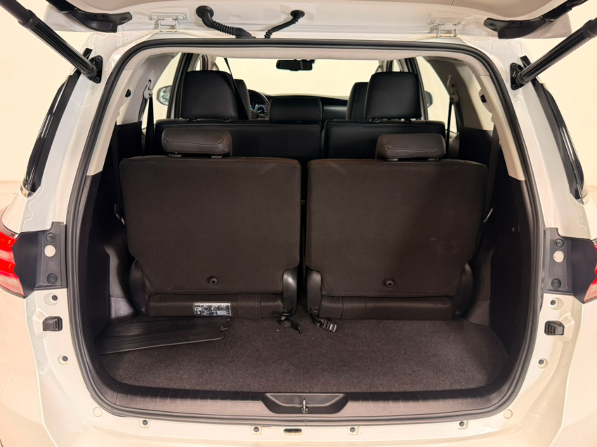 Toyota HILUX SW4 2.8 D-4D TURBO DIESEL SRX PLATINUM 4X4 AUTOMÁTICO 10