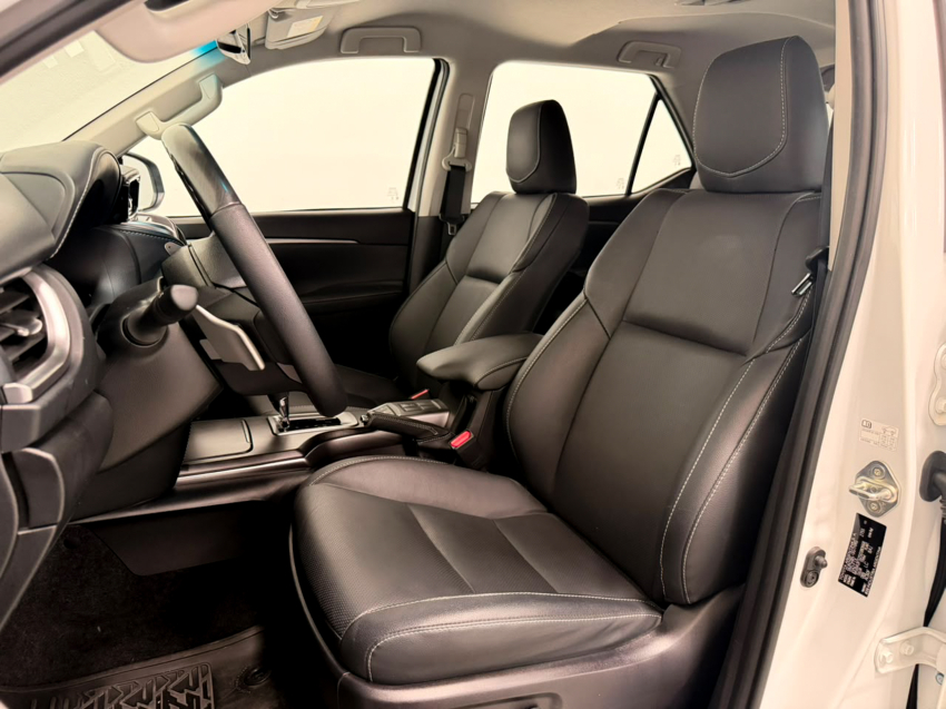 Toyota HILUX SW4 2.8 D-4D TURBO DIESEL SRX PLATINUM 4X4 AUTOMÁTICO 21