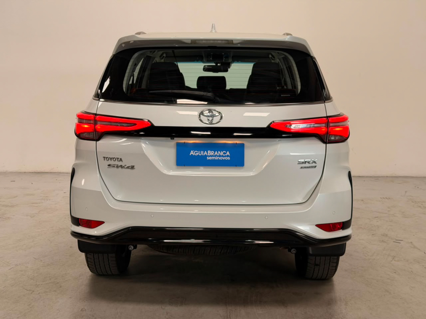 Toyota HILUX SW4 2.8 D-4D TURBO DIESEL SRX PLATINUM 4X4 AUTOMÁTICO 7