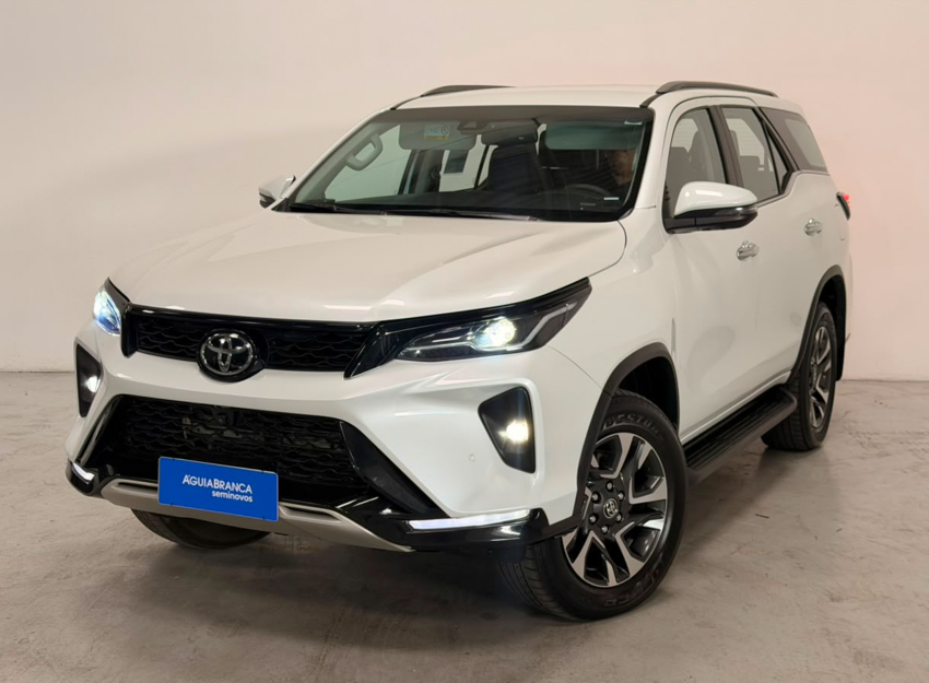 Toyota HILUX SW4 2.8 D-4D TURBO DIESEL SRX PLATINUM 4X4 AUTOMÁTICO