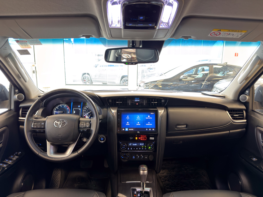 Toyota HILUX SW4 2.8 D-4D TURBO DIESEL SRX PLATINUM 7L 4X4 AUTOMÁTICO 14