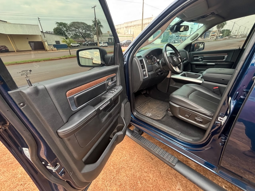 ram classic 5.7 v8 gasolina laramie cd 4x4 automatico 4p 202313