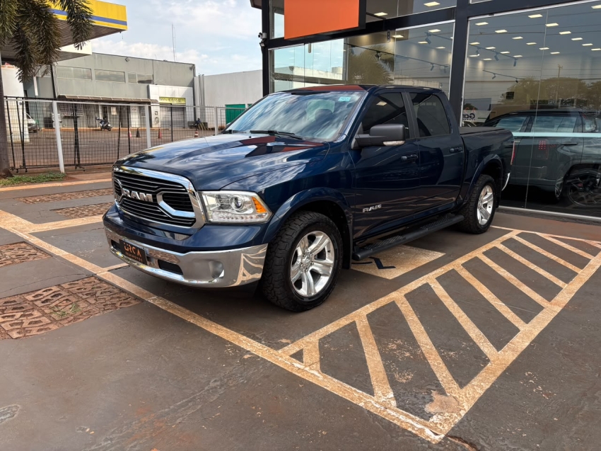 ram classic 5.7 v8 gasolina laramie cd 4x4 automatico 4p 20230