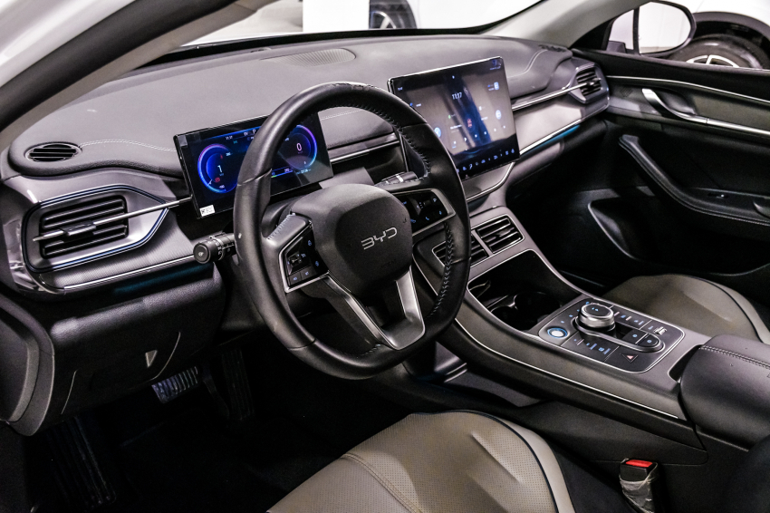 BYD KING 1.5 DM-I PHEV GS AUTOMÁTICO 14