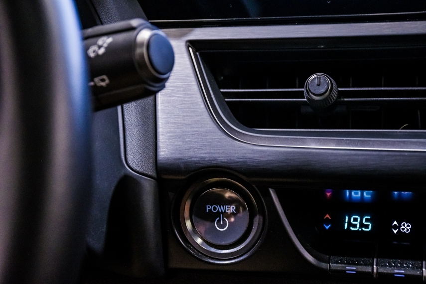 Lexus UX 300H 2.0 VVT-I HYBRID CVT 15