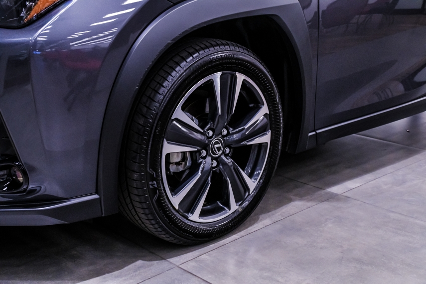 Lexus UX 300H 2.0 VVT-I HYBRID CVT 2