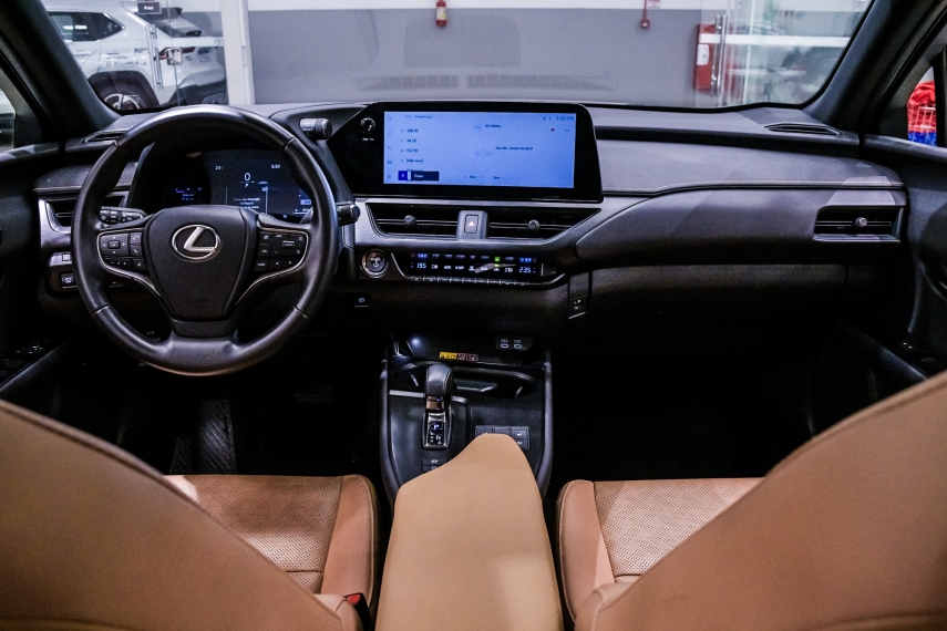 Lexus UX 300H 2.0 VVT-I HYBRID CVT 12