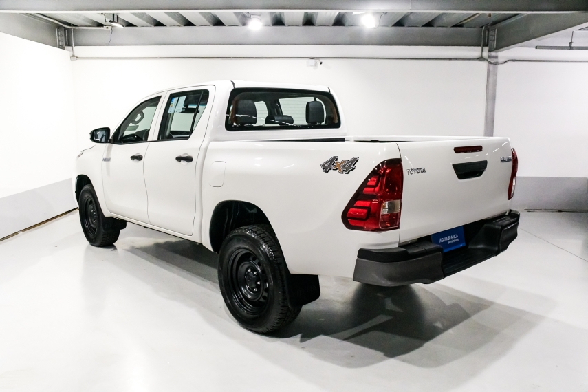 Toyota HILUX 2.8 D-4D TURBO DIESEL CD POWER PACK 4X4 AUTOMÁTICO 7
