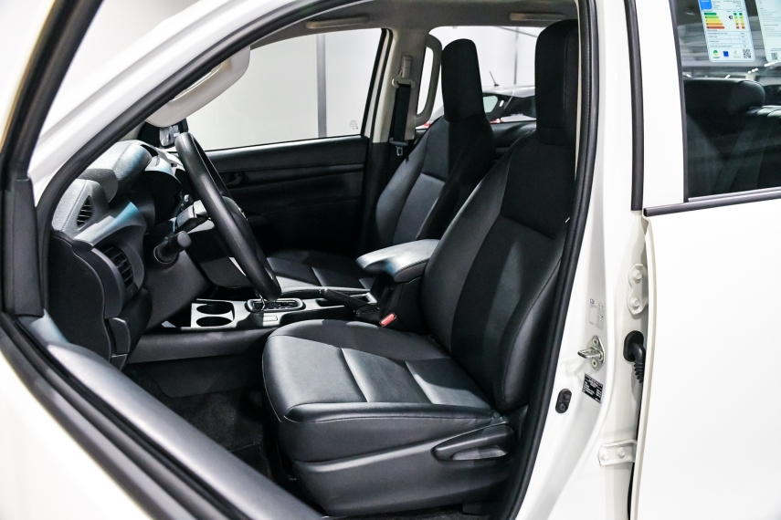 Toyota HILUX 2.8 D-4D TURBO DIESEL CD POWER PACK 4X4 AUTOMÁTICO 19