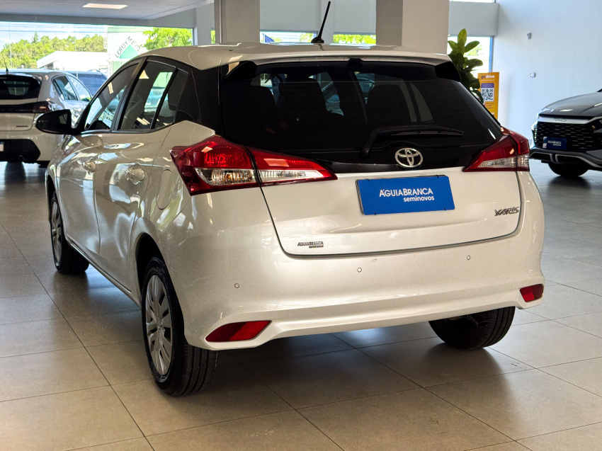 Carro Toyota YARIS