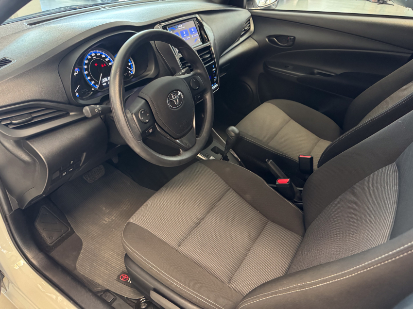 Carro Toyota YARIS