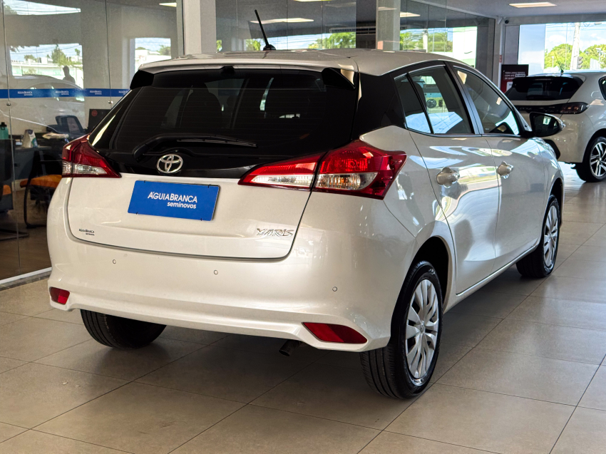 Carro Toyota YARIS