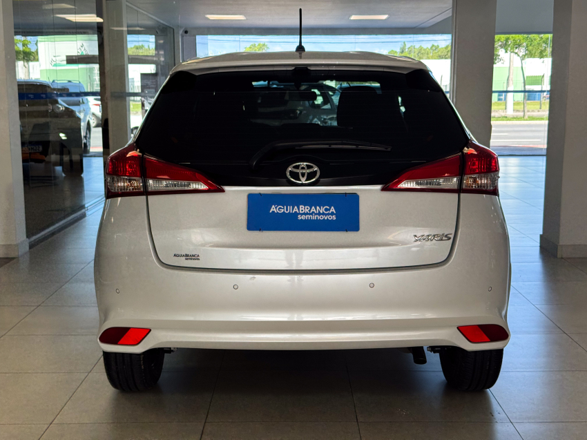 Carro Toyota YARIS