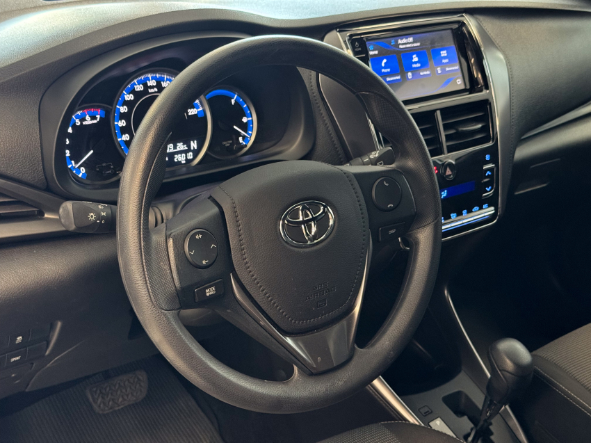 Carro Toyota YARIS