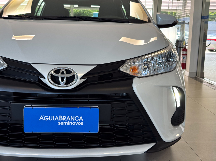 Carro Toyota YARIS