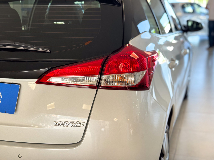 Carro Toyota YARIS