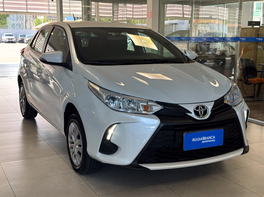 Carro Toyota YARIS