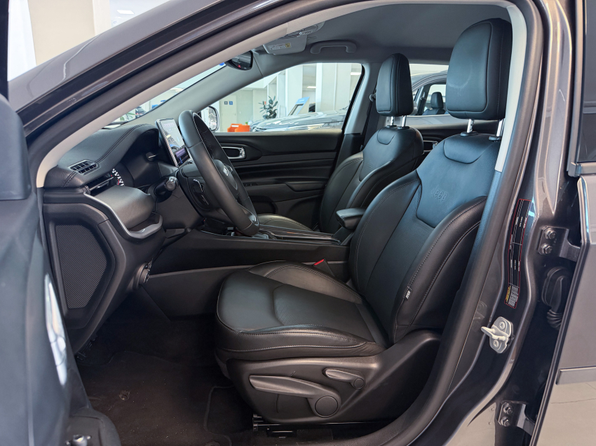 JEEP COMPASS 1.3 T270 TURBO FLEX LONGITUDE AT6 27