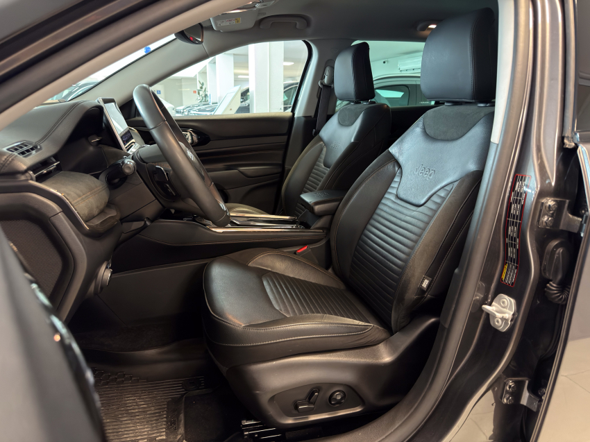 JEEP COMMANDER 1.3 T270 TURBO FLEX LIMITED AT6 28