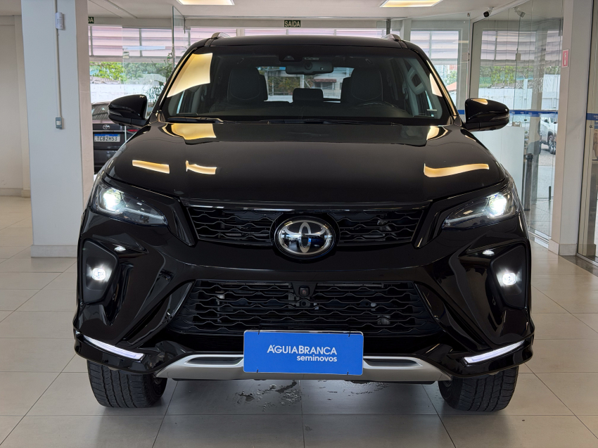 Toyota HILUX SW4 2.8 D-4D TURBO DIESEL SRX PLATINUM 7L 4X4 AUTOMÁTICO 3