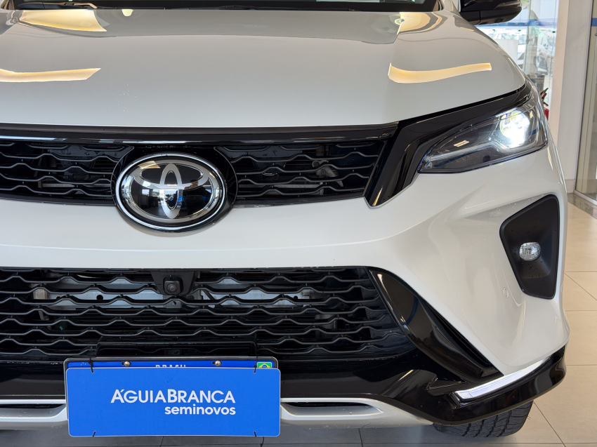 Toyota HILUX SW4 2.8 D-4D TURBO DIESEL SRX PLATINUM 4X4 AUTOMÁTICO 4