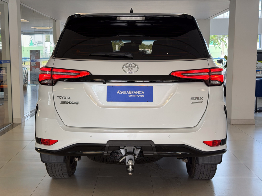 Toyota HILUX SW4 2.8 D-4D TURBO DIESEL SRX PLATINUM 4X4 AUTOMÁTICO 8
