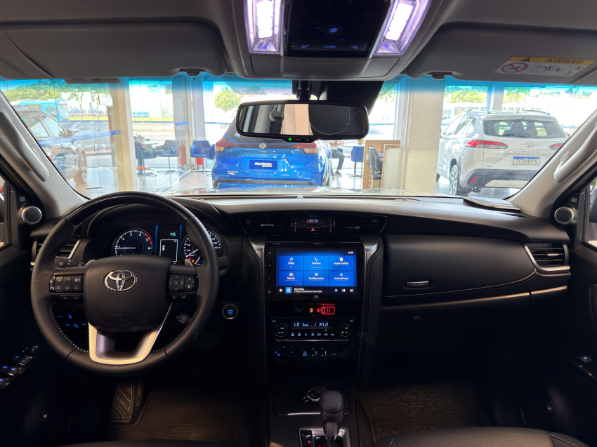 Toyota HILUX SW4 2.8 D-4D TURBO DIESEL SRX PLATINUM 4X4 AUTOMÁTICO 14