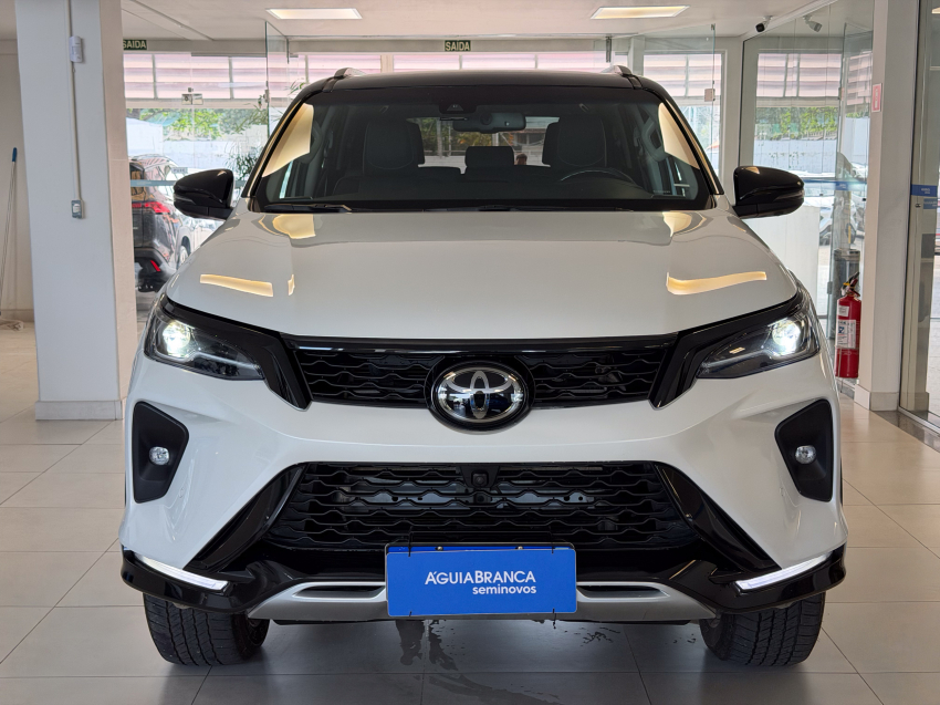 Toyota HILUX SW4 2.8 D-4D TURBO DIESEL SRX PLATINUM 4X4 AUTOMÁTICO 3
