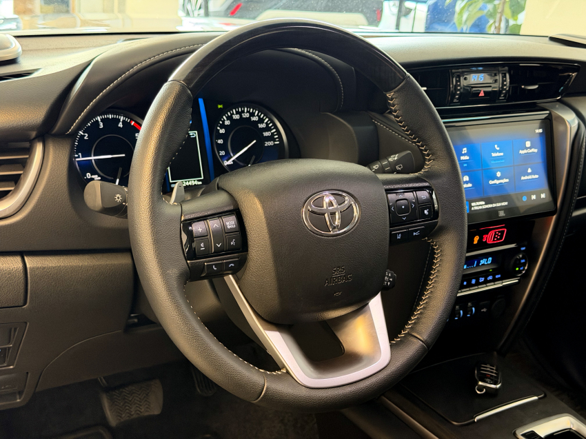 Toyota HILUX SW4 2.8 D-4D TURBO DIESEL SRX PLATINUM 4X4 AUTOMÁTICO 15