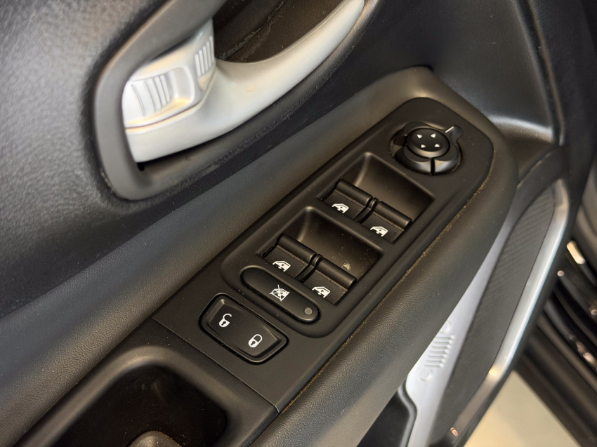 JEEP RENEGADE 1.3 T270 TURBO FLEX LONGITUDE AT6 23