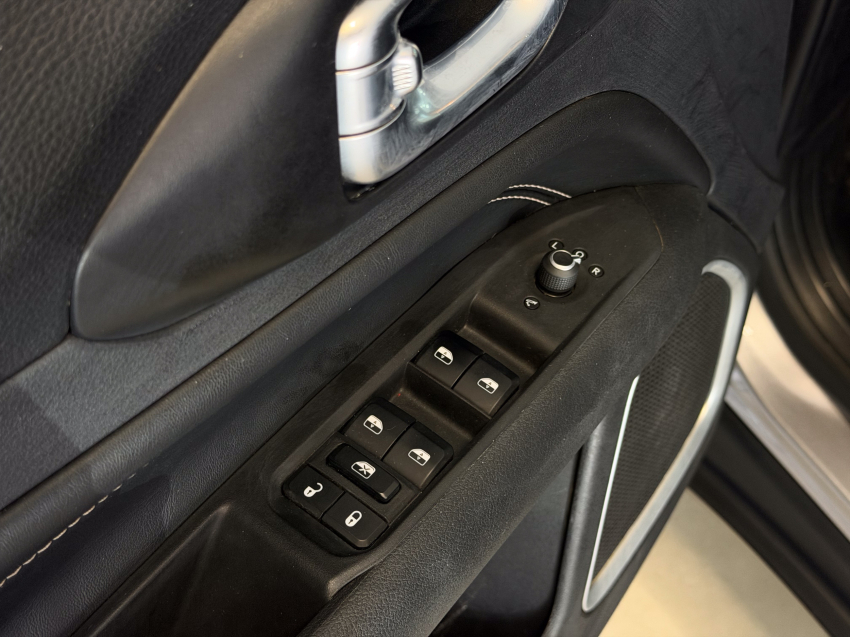 JEEP COMPASS 1.3 T270 TURBO FLEX LONGITUDE AT6 23