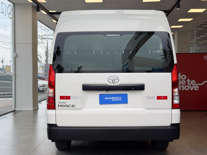 Toyota HIACE 2.8 D-4D TURBO DIESEL MINIBUS 15+1 DX AUTOMÁTICO 8
