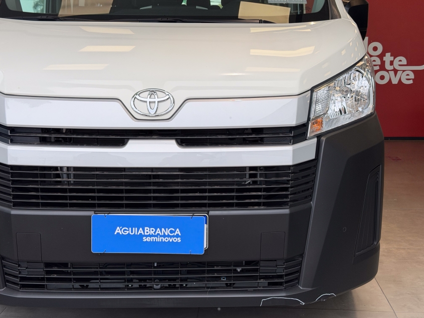 Toyota HIACE 2.8 D-4D TURBO DIESEL MINIBUS 15+1 DX AUTOMÁTICO 4