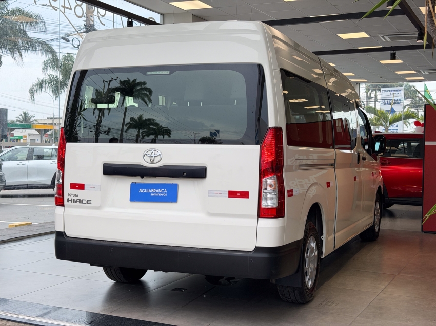 Toyota HIACE 2.8 D-4D TURBO DIESEL MINIBUS 15+1 DX AUTOMÁTICO 10