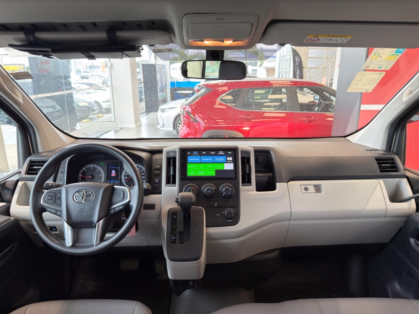 Toyota HIACE 2.8 D-4D TURBO DIESEL MINIBUS 15+1 DX AUTOMÁTICO 13