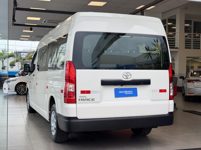 Toyota HIACE 2.8 D-4D TURBO DIESEL MINIBUS 15+1 DX AUTOMÁTICO 7