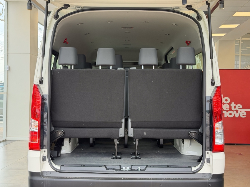 Toyota HIACE 2.8 D-4D TURBO DIESEL MINIBUS 15+1 DX AUTOMÁTICO 11