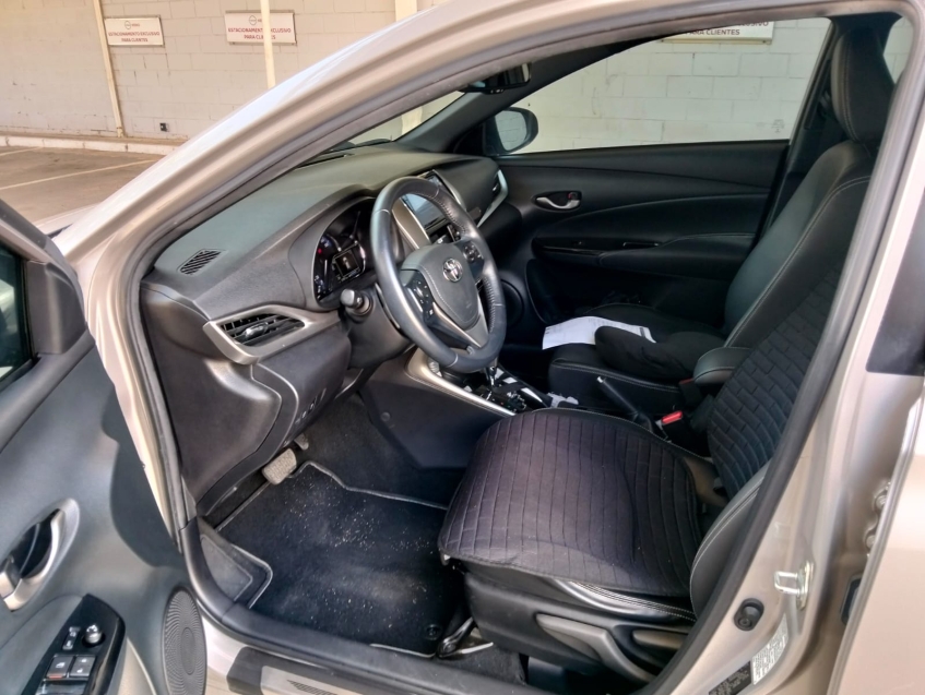 toyota yaris 1.5 16v flex xs multidrive 4p automatico 2020