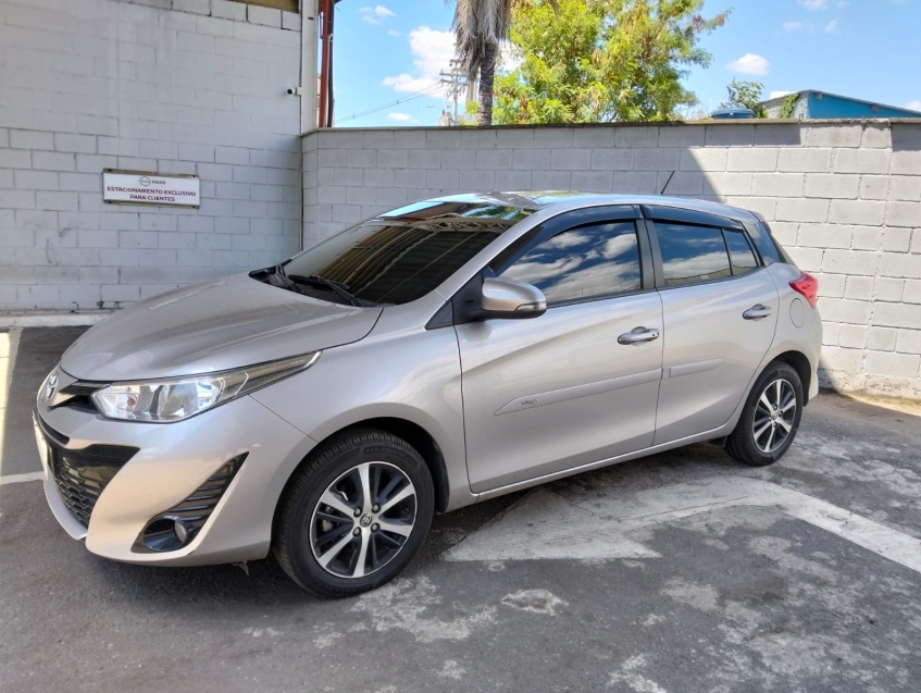 toyota yaris 1.5 16v flex xs multidrive 4p automatico 2020