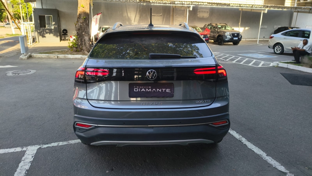 volkswagen nivus 1.0 200 tsi total flex highline automatico 4p 2024
