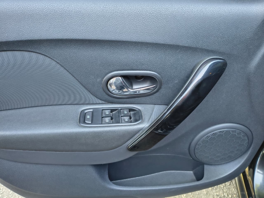 renault logan 1.6 16v sce flex intense x-tronic 4p automatico 202011