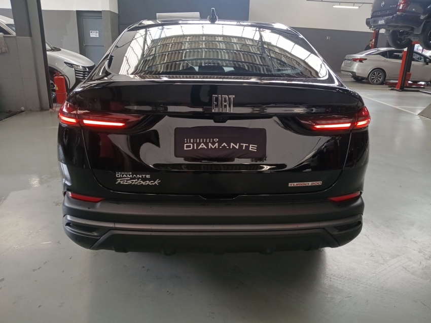 fiat fastback 1.0 turbo 200 flex cvt 4p automatico 2024