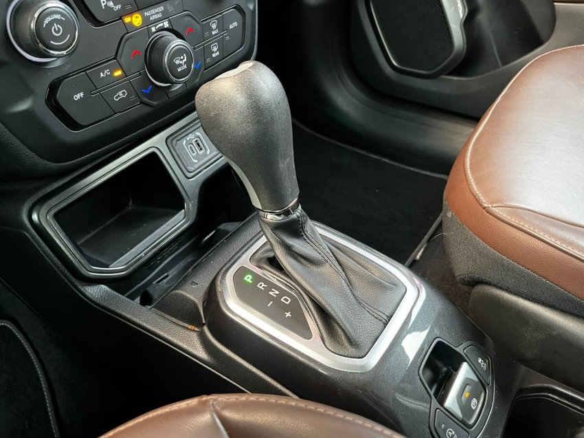 jeep renegade 1.3 t270 turbo flex longitude at6 4p automatico 20228